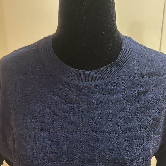 8️⃣0️⃣0️⃣ Brand new authentic Fendi t-shirt❤️SOLD ❤️ - Picture 2 of 8